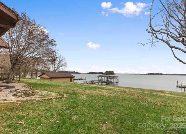 Property at 167 Points End Dr, Mooresville, NC 28117, 4 beds, 3.5 baths
