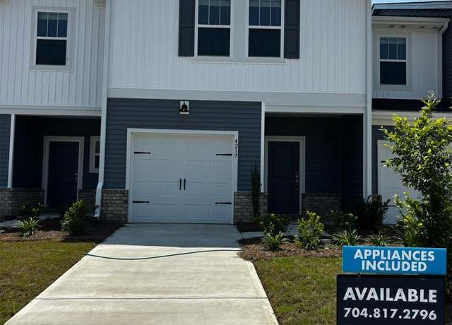 Property at 4217 Summit Woods Dr, Charlotte, NC 28216, 3 beds, 2.5 baths