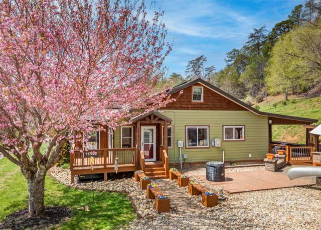 Property at 3610 Collettsville Rd, Lenoir, NC 28645, 2 beds, 2 baths
