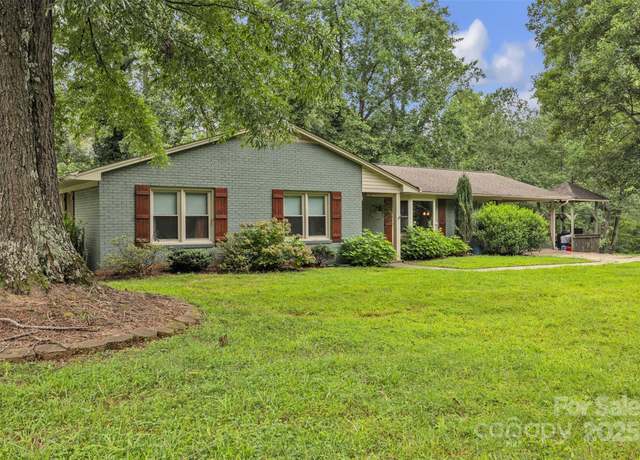Property at 1060 26th Ave NE, Hickory, NC 28601, 4 beds, 3 baths