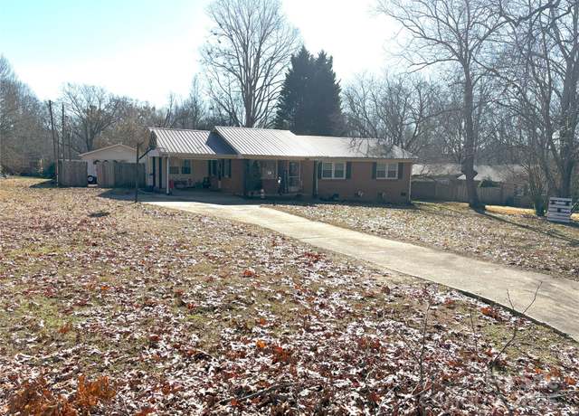Property at 1432 Poston Dr, Lincolnton, NC 28092, 3 beds, 1.5 baths
