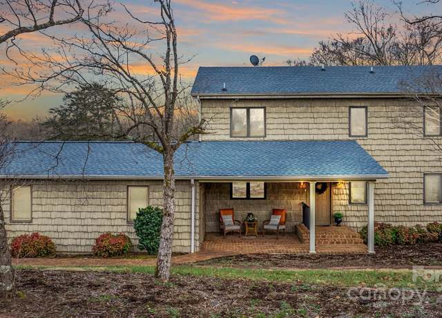Property at 3910 6th St NW, Hickory, NC 28601, 2 beds, 4 baths