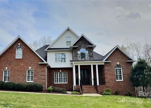 Property at 1660 Skyland Dr, Wilkesboro, NC 28697, 4 beds, 4.5 baths