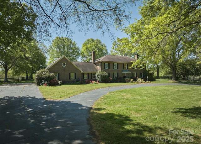 Property at 820 Phillips Rd, Columbus, NC 28722, 4 beds, 4.5 baths