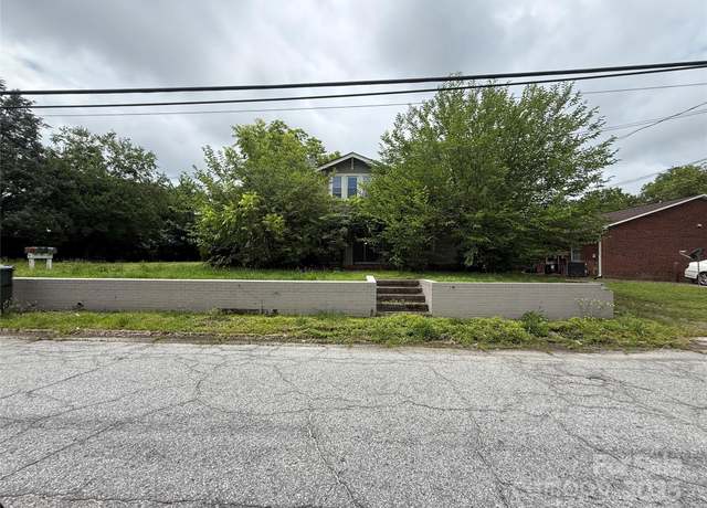 Property at 407 Davidson St Unit a,b,c, Thomasville, NC 27360, 5 beds, 3 baths