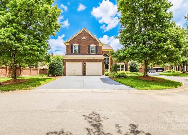 Property at 10418 Pullengreen Dr, Charlotte, NC 28277, 4 beds, 2.5 baths
