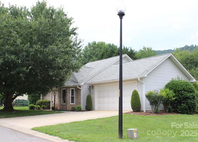 Property at 4 Gatehouse Ct, Asheville, NC 28803, 3 beds, 2 baths
