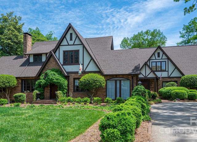 Property at 418 3rd St NE, Hickory, NC 28601, 4 beds, 4.5 baths