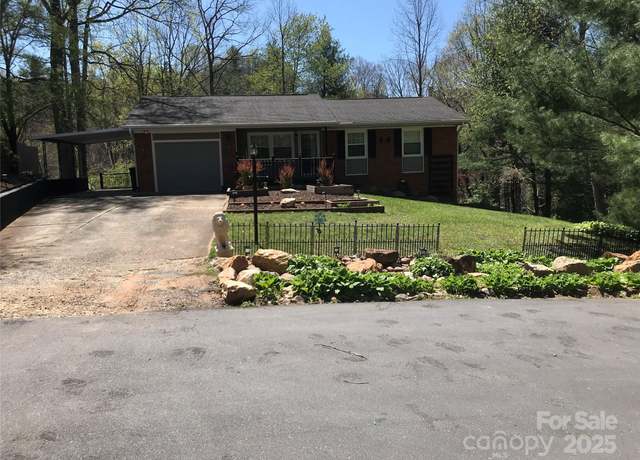 Property at 9 Woodland Ct, Asheville, NC 28805, 3 beds, 2 baths