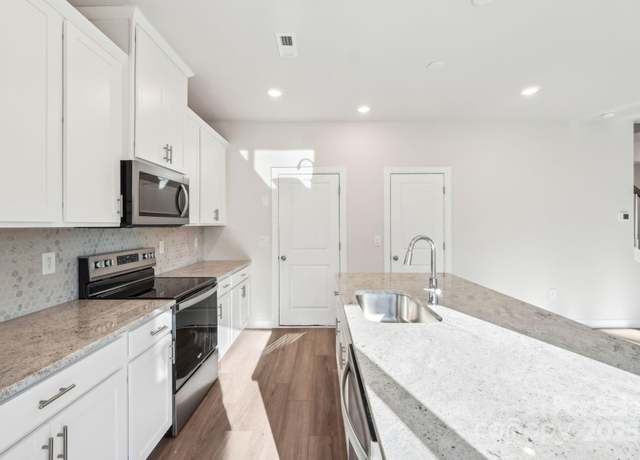 Property at 125 Canoga Ave, York, SC 29745, 3 beds, 2.5 baths