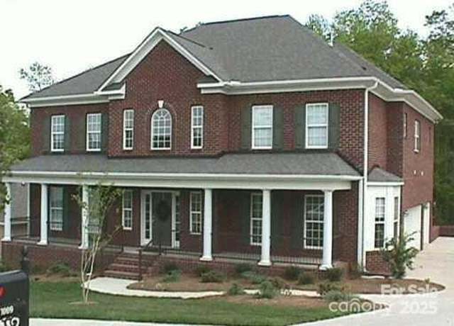 Property at 1009 Brookline Dr, Huntersville, NC 28078, 4 beds, 4.5 baths