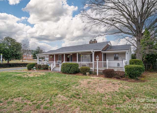 Property at 816 S Point Rd, Belmont, NC 28012, 3 beds, 2 baths