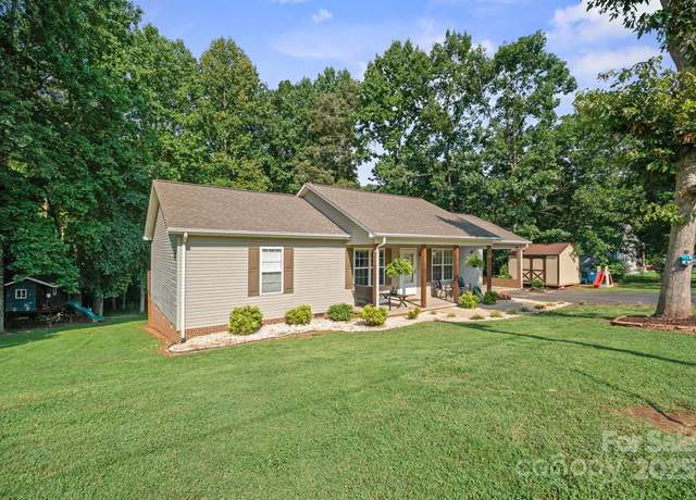 Property at 5476 Chestnut Dr, Hickory, NC 28602, 3 beds, 2 baths
