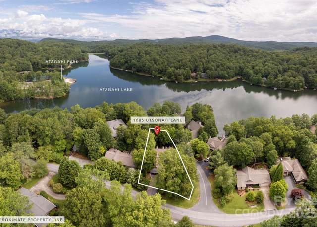 Property at 1005 Utsonati Ln, Brevard, NC 28712, 4 beds, 3.5 baths