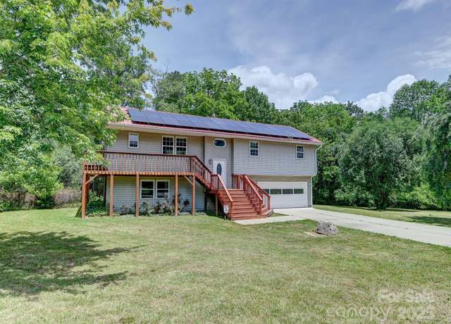 Property at 14 Spring Lake Dr, Fletcher, NC 28732, 3 beds, 2.5 baths