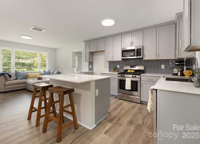 Property at 1948 Marett Blvd, Rock Hill, SC 29732, 4 beds, 1.5 baths