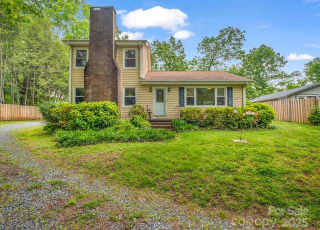Property at 125 Snug Harbor Cir, Lake Lure, NC 28746, 3 beds, 2.5 baths