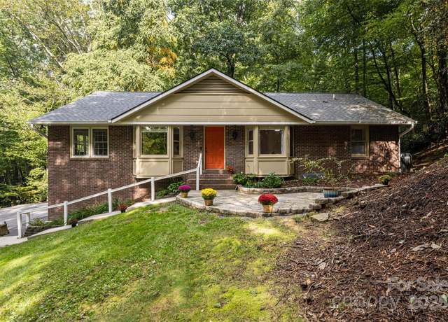 Property at 520 Oakwilde Dr, Hendersonville, NC 28791, 2 beds, 2 baths