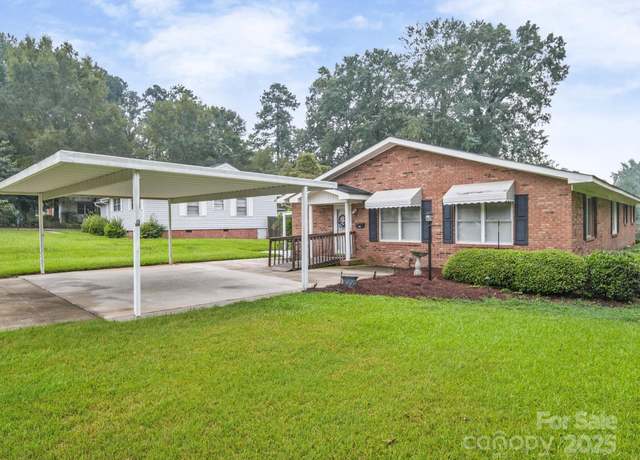Property at 1400 Berry St, Wadesboro, NC 28170, 3 beds, 1.5 baths