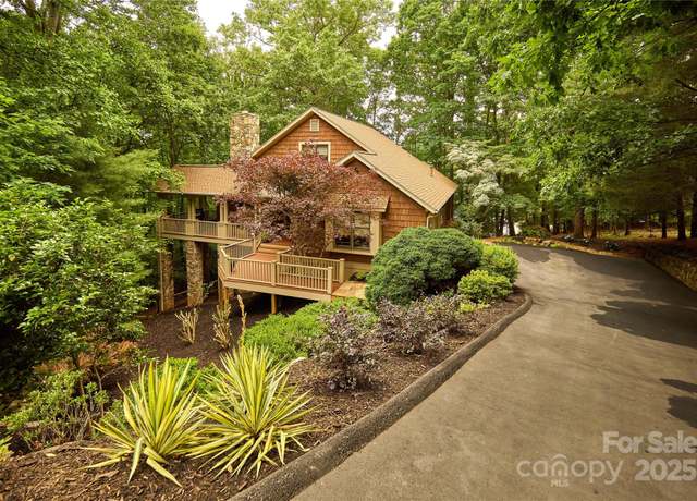 Property at 201 W Chimney Xing, Hendersonville, NC 28739, 3 beds, 2.5 baths