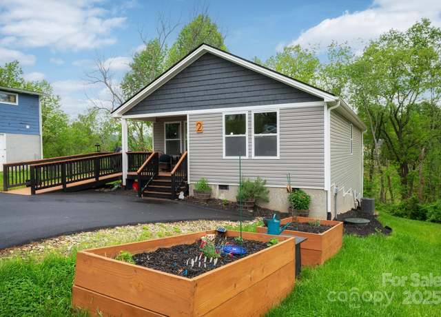 Property at 2 Rosecrest Ct, Asheville, NC 28804, 3 beds, 2 baths