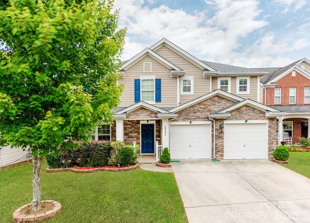 Property at 6532 Prosperity Commons Dr, Charlotte, NC 28269, 4 beds, 2.5 baths