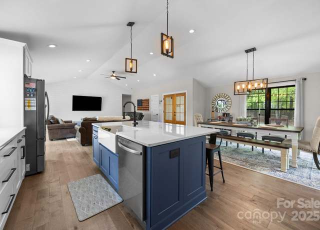 Property at 17403 Green Hill Rd, Charlotte, NC 28278, 4 beds, 2 baths