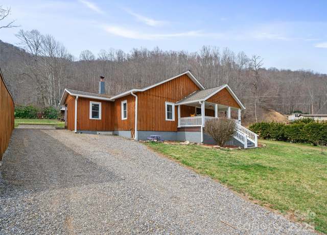 Property at 784 Riverview Rd, Burnsville, NC 28714, 3 beds, 1.5 baths