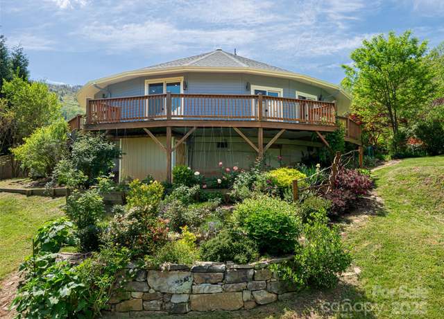 Property at 15 Sassy Ln, Asheville, NC 28805, 3 beds, 2 baths