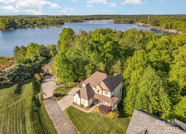 Property at 1713 Mt Isle Harbor Dr, Charlotte, NC 28214, 4 beds, 3.5 baths
