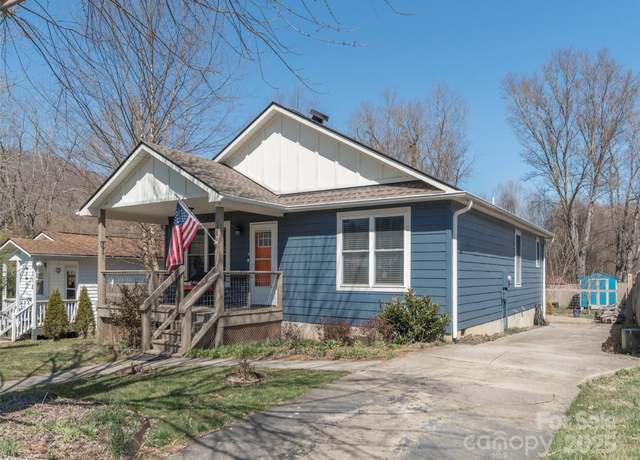 Property at 206 Meadow St, Waynesville, NC 28786, 3 beds, 2 baths