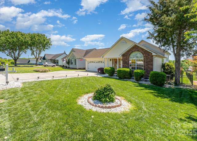 Property at 1076 Braxton Dr, Concord, NC 28025, 2 beds, 3 baths