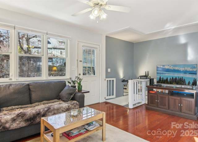 Property at 224 Beverly Rd, Asheville, NC 28805, 3 beds, 2 baths