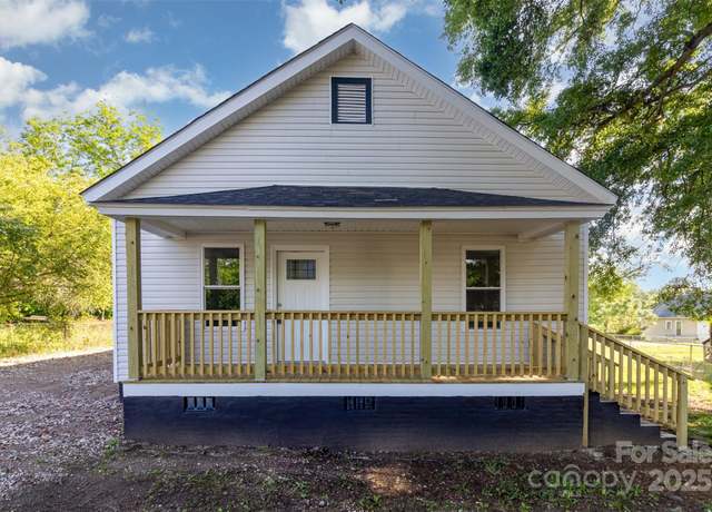 Property at 555 Pryor St, Chester, SC 29706, 2 beds, 2 baths
