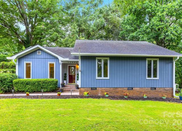 Property at 13446 Idlefield Ln, Matthews, NC 28105, 3 beds, 2 baths