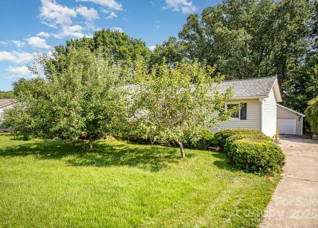Property at 3427 Wonderland Dr, Matthews, NC 28104, 3 beds, 2 baths