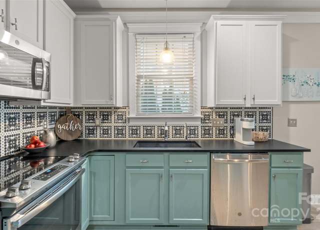 Property at 6129 Caseys Side Way, Fort Mill, SC 29708, 3 beds, 2.5 baths