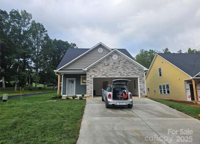 Property at 208 Slade Ln, Black Mountain, NC 28711, 3 beds, 2.5 baths