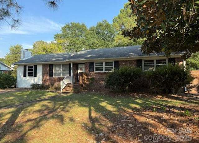 Property at 403 Dianne Dr, Cheraw, SC 29520, 3 beds, 1 bath
