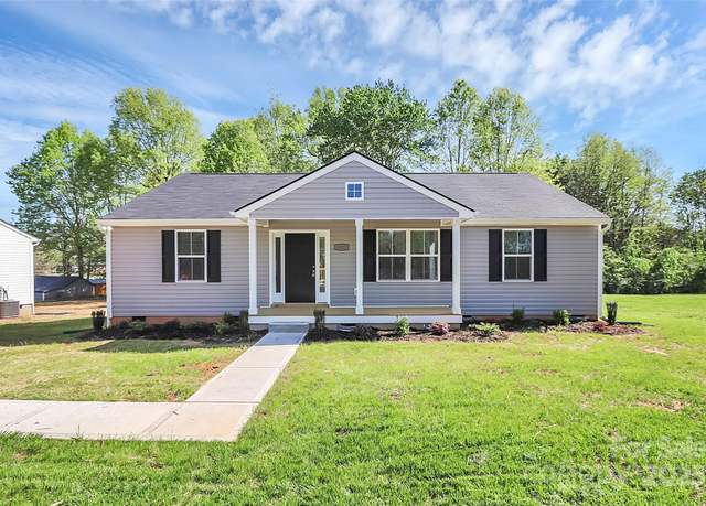 Property at 3321 15th Ave SW, Hickory, NC 28602, 3 beds, 2 baths