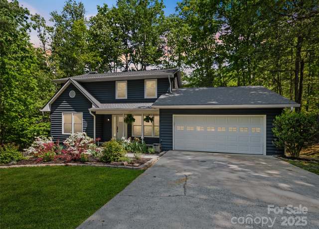Property at 2 Glenwood Cir, Arden, NC 28704, 3 beds, 2.5 baths