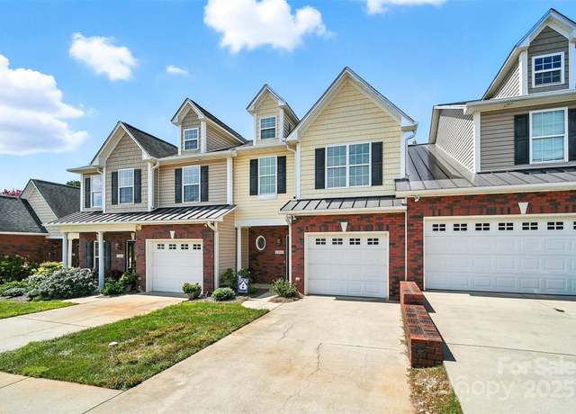 Property at 1995 Talbot Ln, Hickory, NC 28602, 3 beds, 2.5 baths
