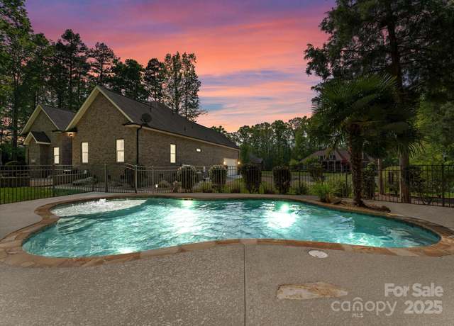 Property at 860 Arrow Point Ln, Davidson, NC 28036, 4 beds, 2.5 baths