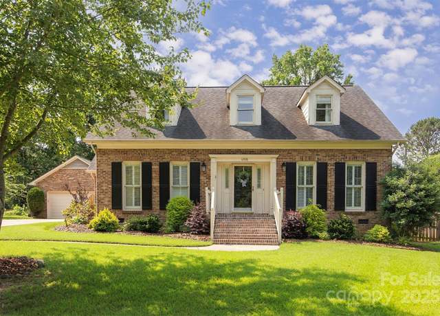 Property at 1208 Chausley Ct, Charlotte, NC 28211, 3 beds, 2.5 baths
