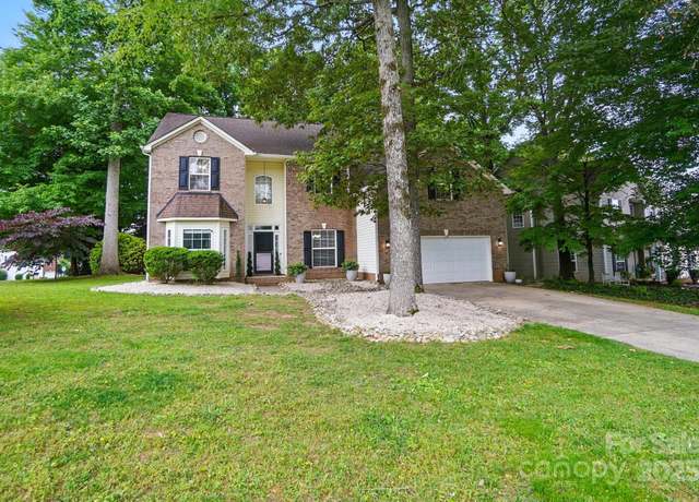 Property at 2426 Tory Oak Pl, Matthews, NC 28105, 6 beds, 3 baths