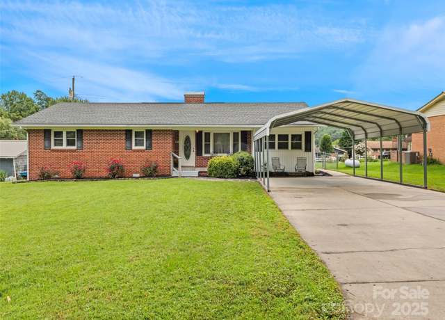 Property at 241 Grandview Cir, Waynesville, NC 28786, 3 beds, 2 baths