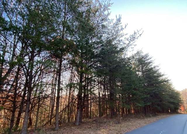 Property at 1438 Windemere Ln, Hickory, NC 28602