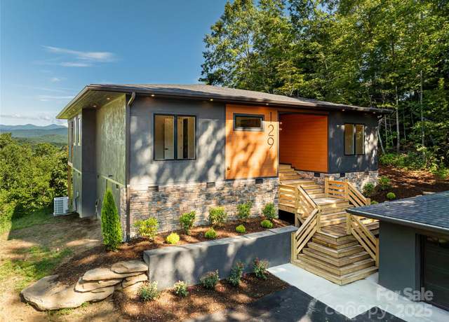 Property at 129 Parkway View Dr, Hendersonville, NC 28739, 3 beds, 2 baths
