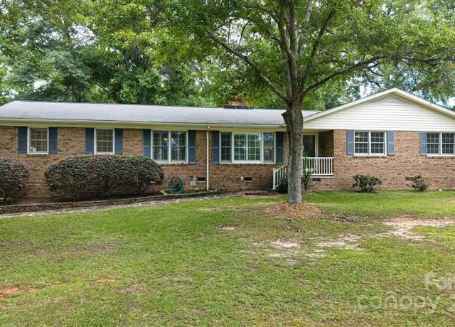 Property at 2618 Pineview Dr, Lancaster, SC 29720, 3 beds, 2 baths