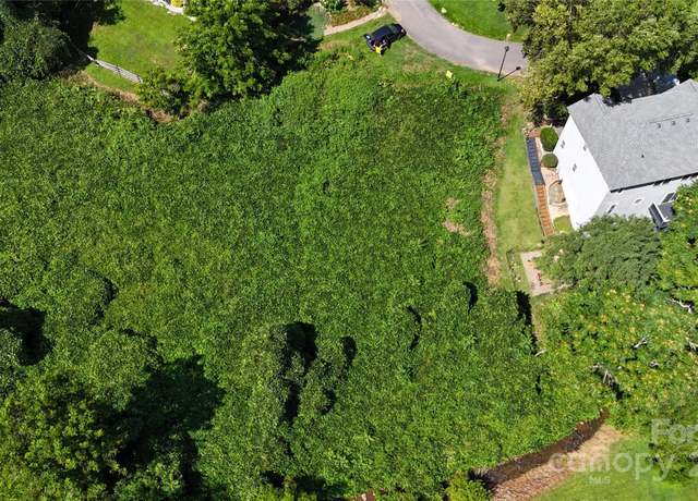 Property at 16 Village East Ct, Asheville, NC 28805
